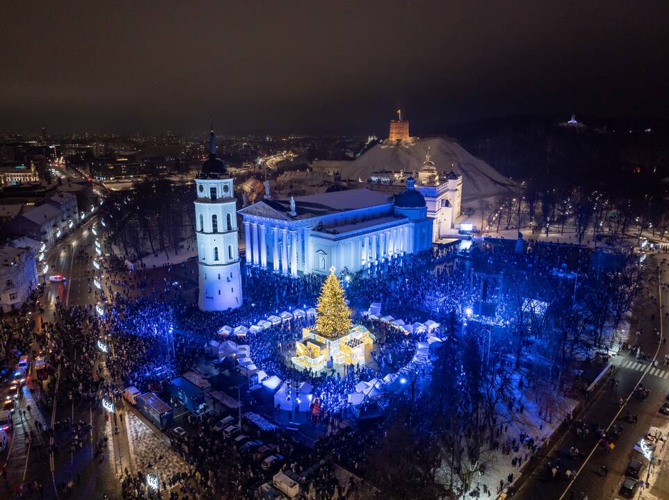 Vilniuje įžiebta Kalėdų eglė 2023