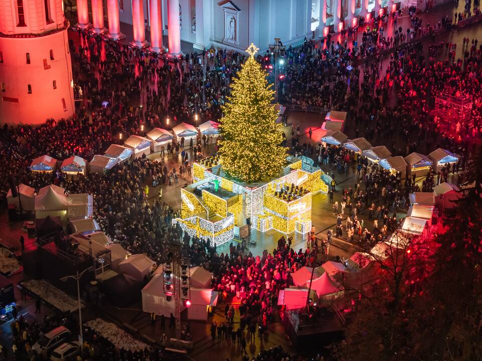 Vilniuje įžiebta Kalėdų eglė 2023