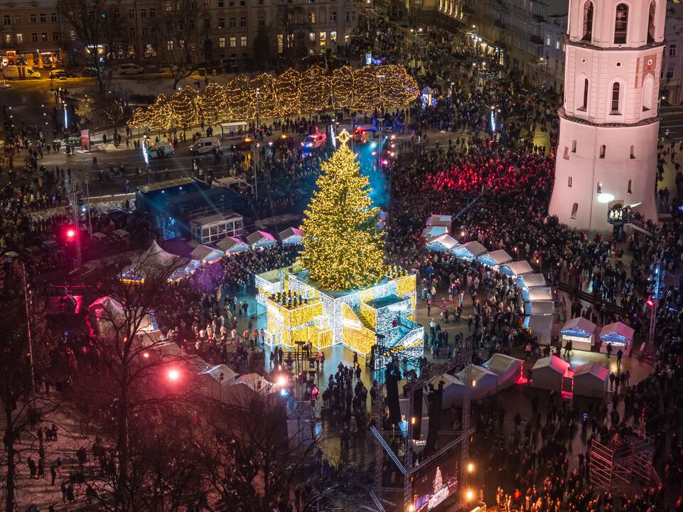 Vilniuje įžiebta Kalėdų eglė 2023