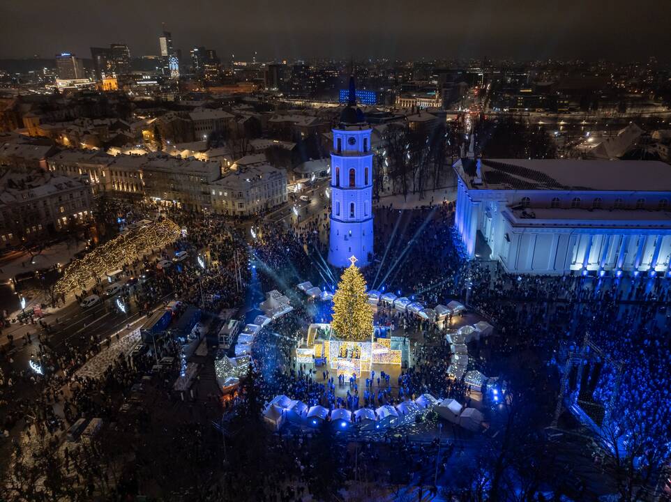Vilniuje įžiebta Kalėdų eglė 2023