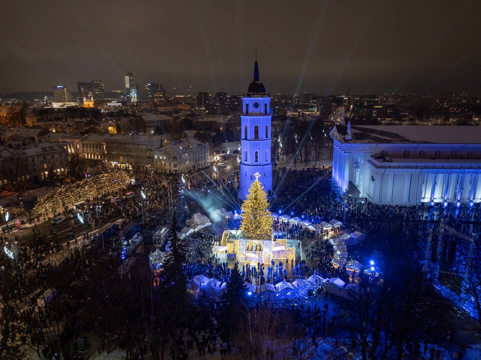 Vilniuje įžiebta Kalėdų eglė 2023