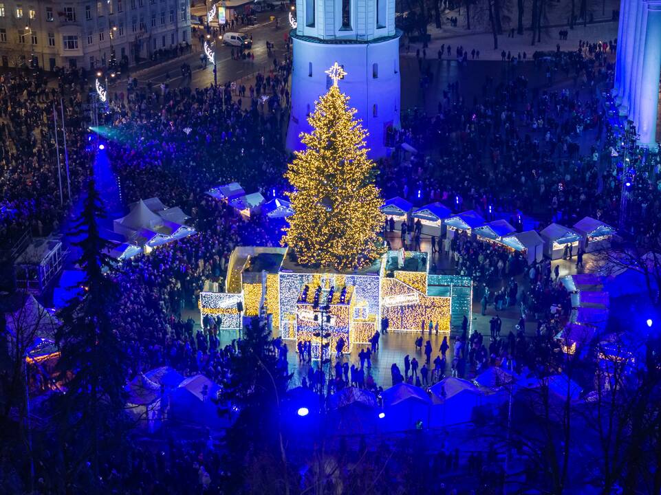 Vilniuje įžiebta Kalėdų eglė 2023
