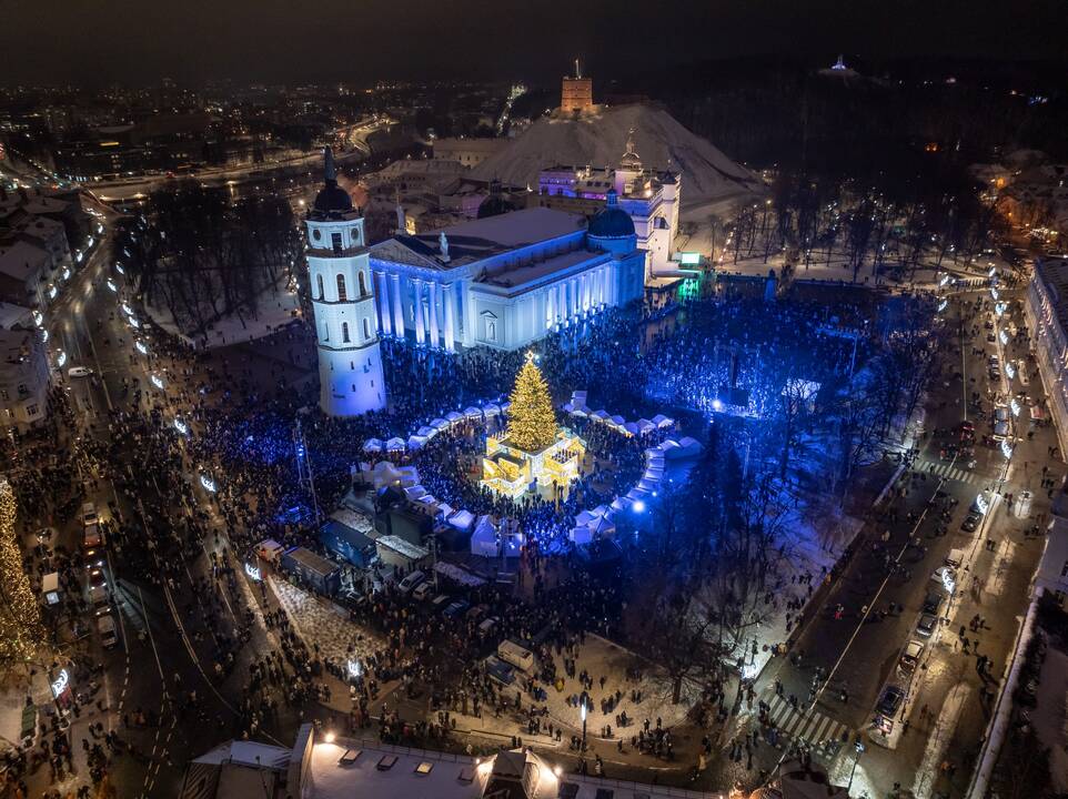 Vilniuje įžiebta Kalėdų eglė 2023