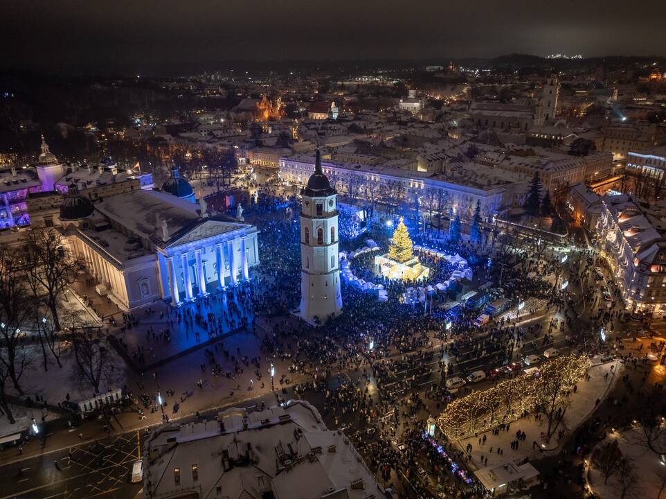 Vilniuje įžiebta Kalėdų eglė 2023