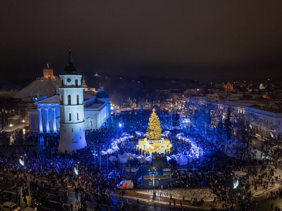 Vilniuje įžiebta Kalėdų eglė 2023