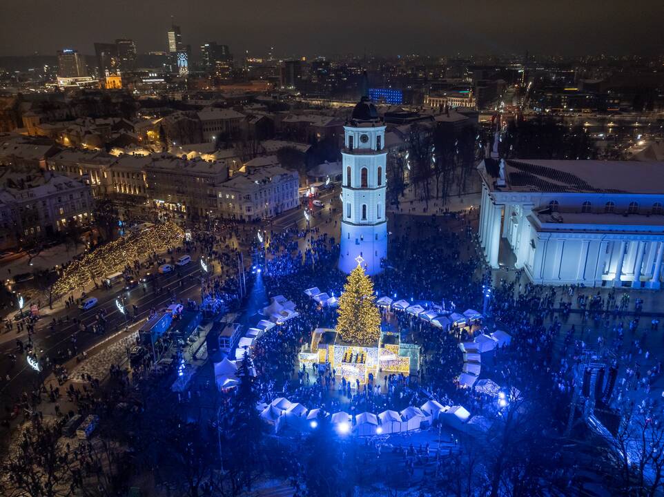 Vilniuje įžiebta Kalėdų eglė 2023