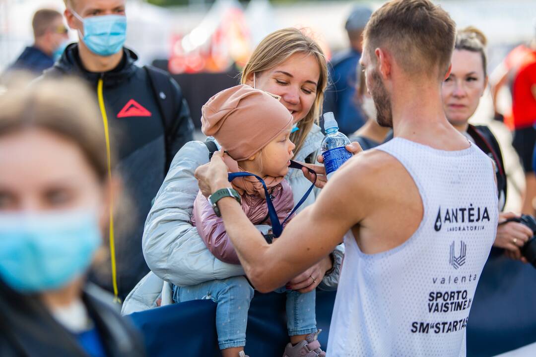 Viltis: lengvaatletis, ilgų nuotolių bėgikas, Rio de Žaneiro olimpinių žaidynių dalyvis R.Kančys dėl koronaviruso pandemijos prarado galimybę dalyvauti daugelyje maratonų, tačiau spalio 4-ąją tikisi startuoti Londono maratono elito grupėje.