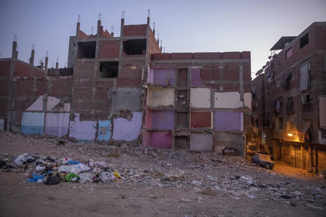 Egipto sostinėje sugriuvus daugiabučiui žuvo vienas žmogus