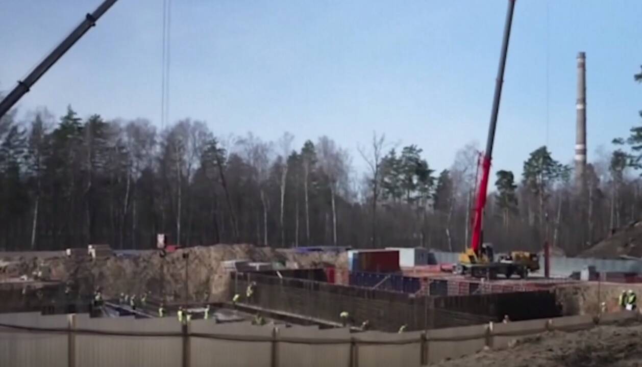 Prasta propaganda: V. Putino „dubleriui“ inspektuojant šaudmenų gamyklą parodyti tik pamatai