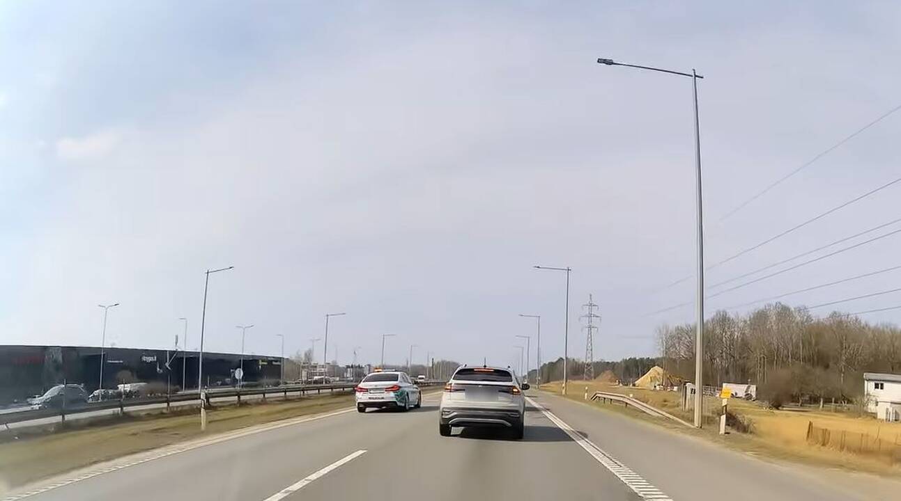 Kauno gatvėse – policijai nestojusio automobilio gaudynės (vaizdo įrašas)