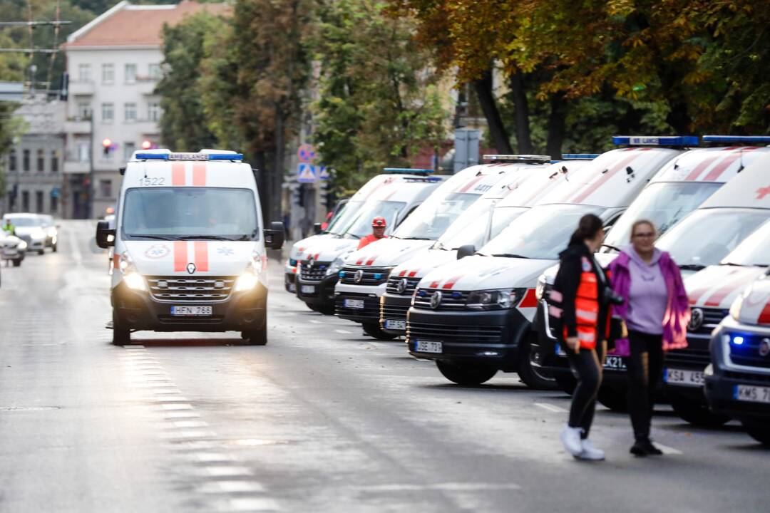 Kauno centre – tarnybų sujudimas: pro viešbučio langą iškrito žmogus