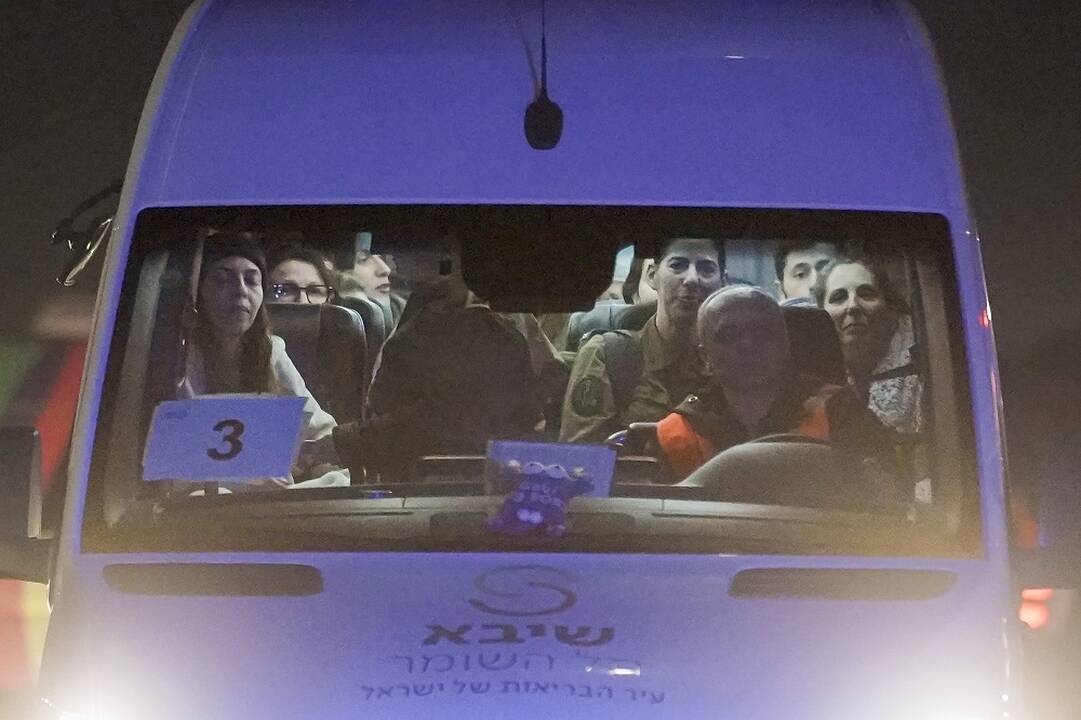 Izraelis ir „Hamas“: paliaubos tęsiasi