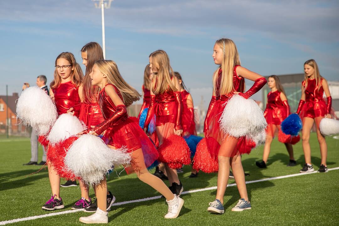 Bendruomeniškumas: naujasis stadionas skirtas profesionalams, jauniesiems futbolininkams, Garliavos Adomo Mitkaus pagrindinės mokyklos moksleiviams ir visiems, mėgstantiems aktyvų laisvalaikį.