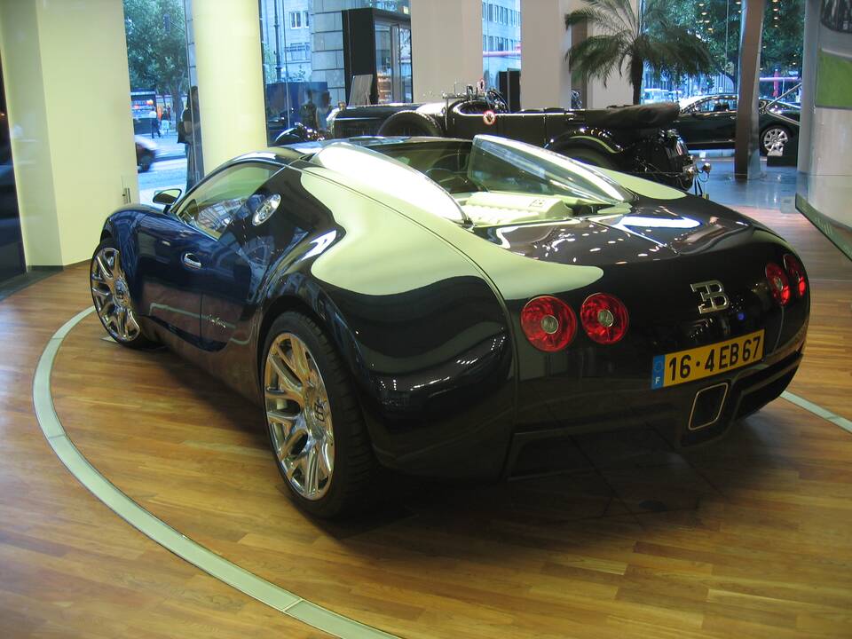 Skelbimas: analogiškas "Bugatti Veyron" modelis Lietuvoje buvo pardavinėjamas už 1,2 mln. eurų.
