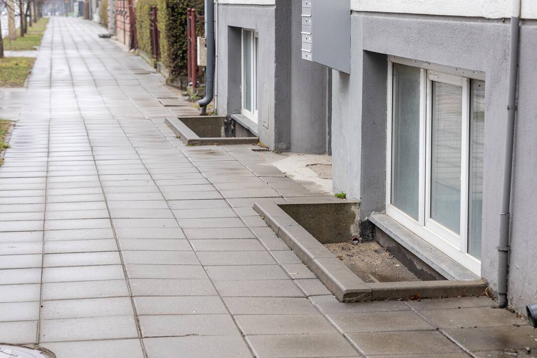 Padėtis: redakciją pasiekė kreipimasis dėl neuždengtų šviesduobių Bažnyčios g.