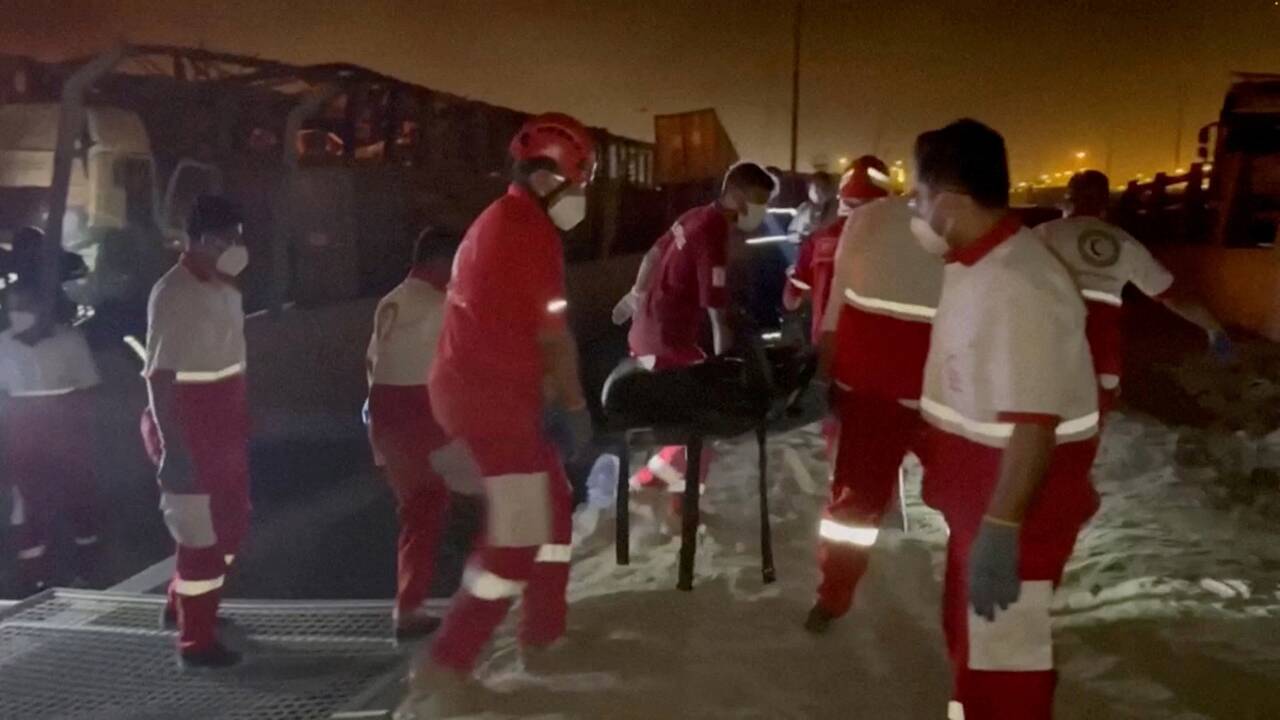 Žuvusiųjų per galingą sprogimą Irano uoste padaugėjo iki 40