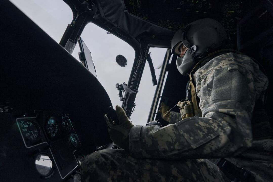 NATO ir ES žada stiprinti paramą Ukrainai, kad ši atremtų Rusijos invaziją