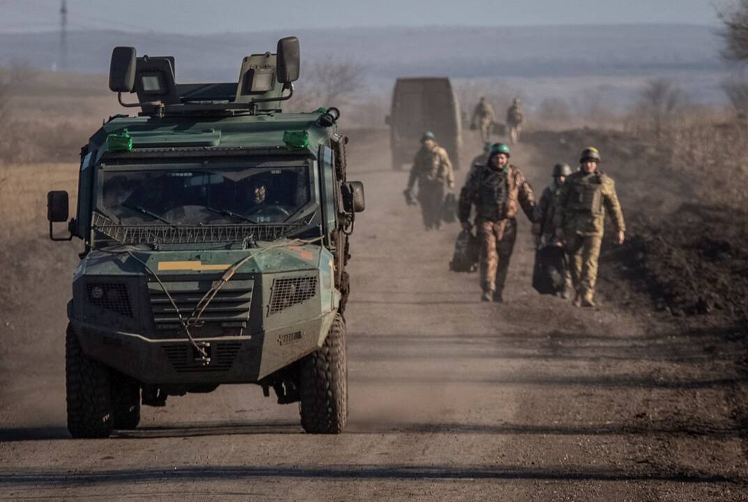 Prancūzija Ukrainai perduos dar 12 savaeigių haubicų „Caesar“