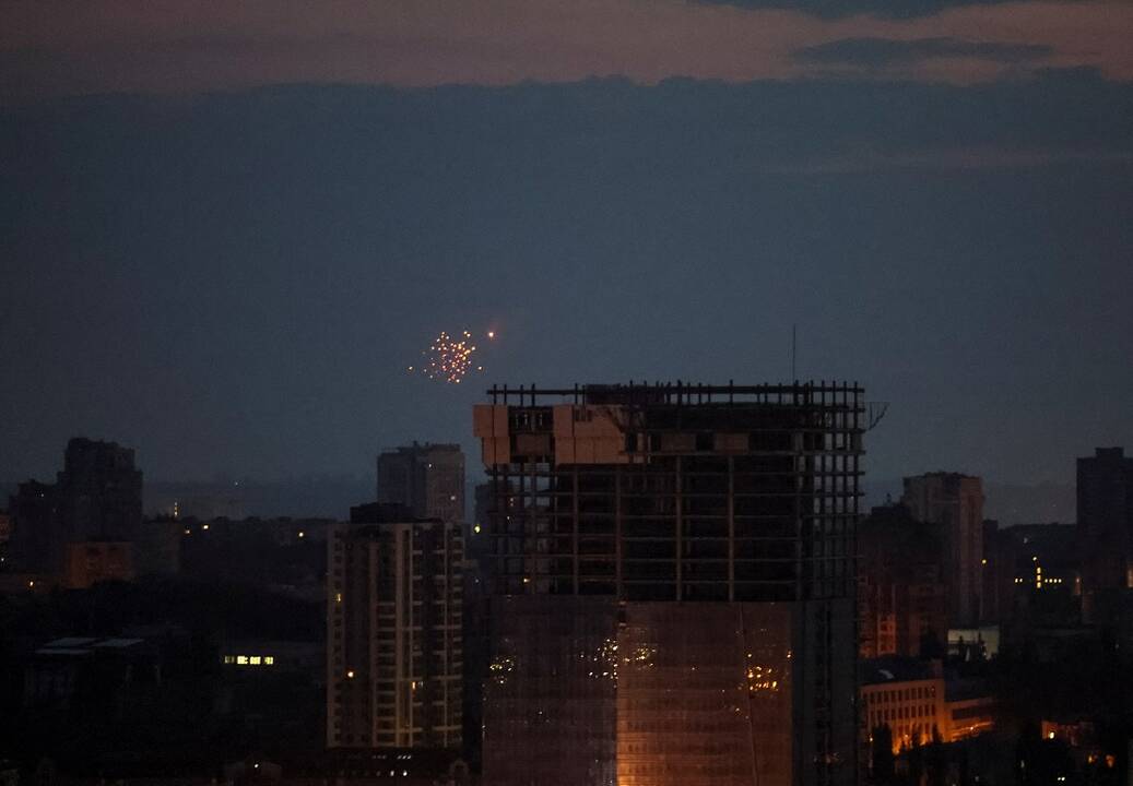 Pareigūnai: naktį prieš Kyjivą surengta didelė dronų ataka