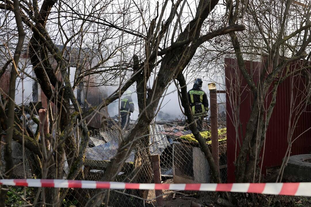 Dešimtys bepiločių orlaivių nusitaikė į Maskvą: užsiliepsnojo keli namai