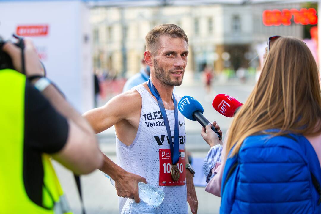 Viltis: lengvaatletis, ilgų nuotolių bėgikas, Rio de Žaneiro olimpinių žaidynių dalyvis R.Kančys dėl koronaviruso pandemijos prarado galimybę dalyvauti daugelyje maratonų, tačiau spalio 4-ąją tikisi startuoti Londono maratono elito grupėje.