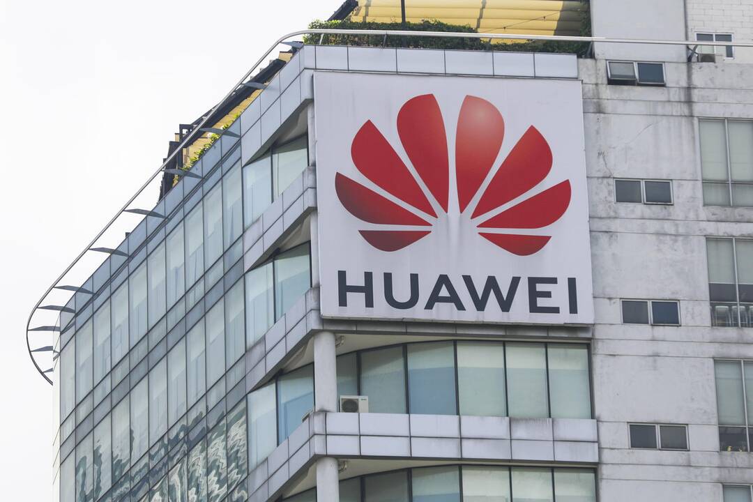„Huawei“ kaltinima JAV vykdžius kibernetines atakas ir grasinus darbuotojams
