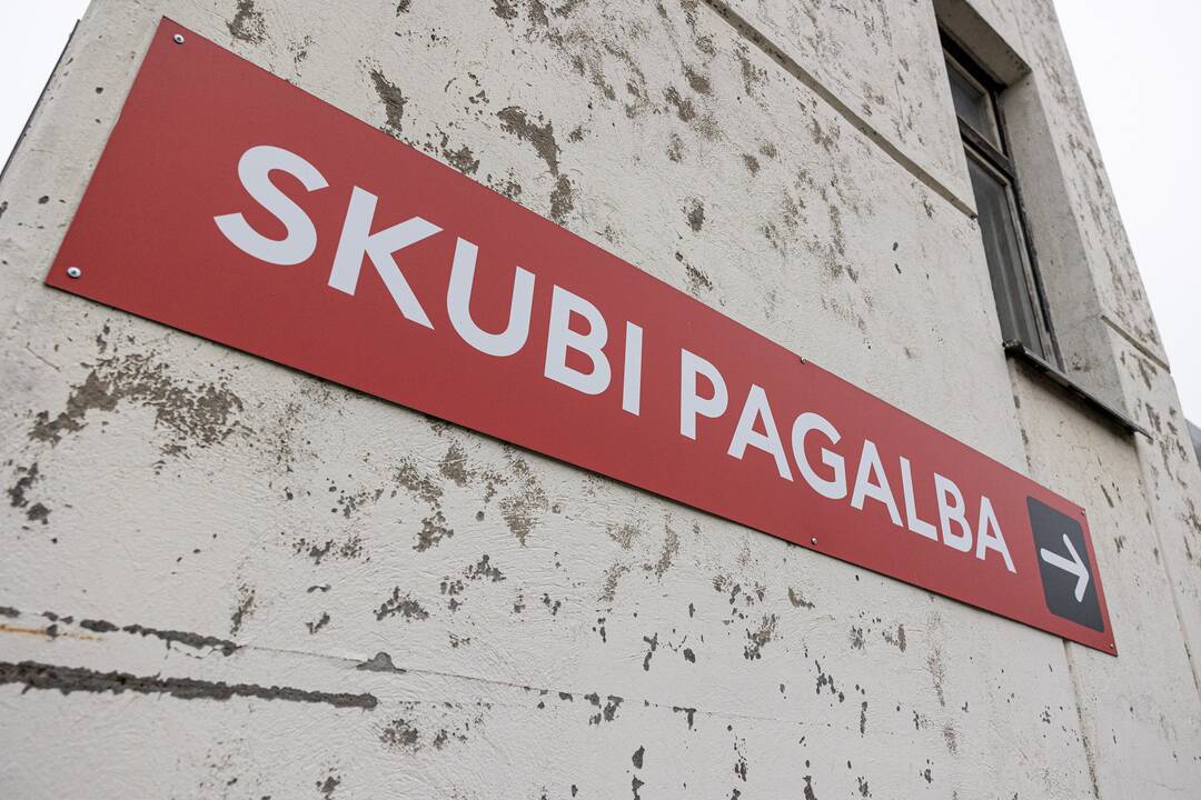 Nelaimė Kupiškio rajone: virstantis medis sunkiai sužalojo vyrą