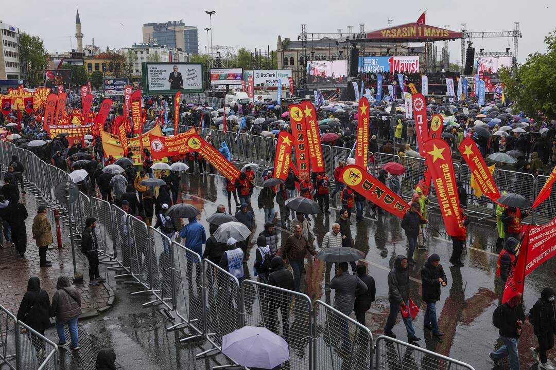 Policija Stambule suėmė 400 žmonių