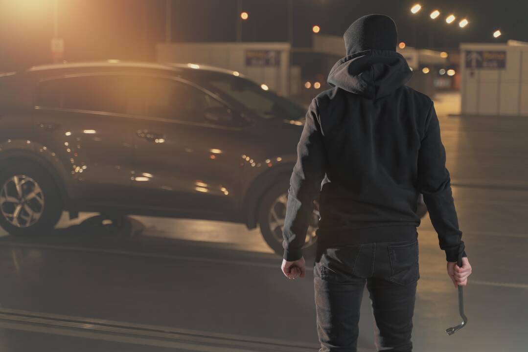 Uostamiestyje apgadinti ir apvogti du „Porsche“ automobiliai