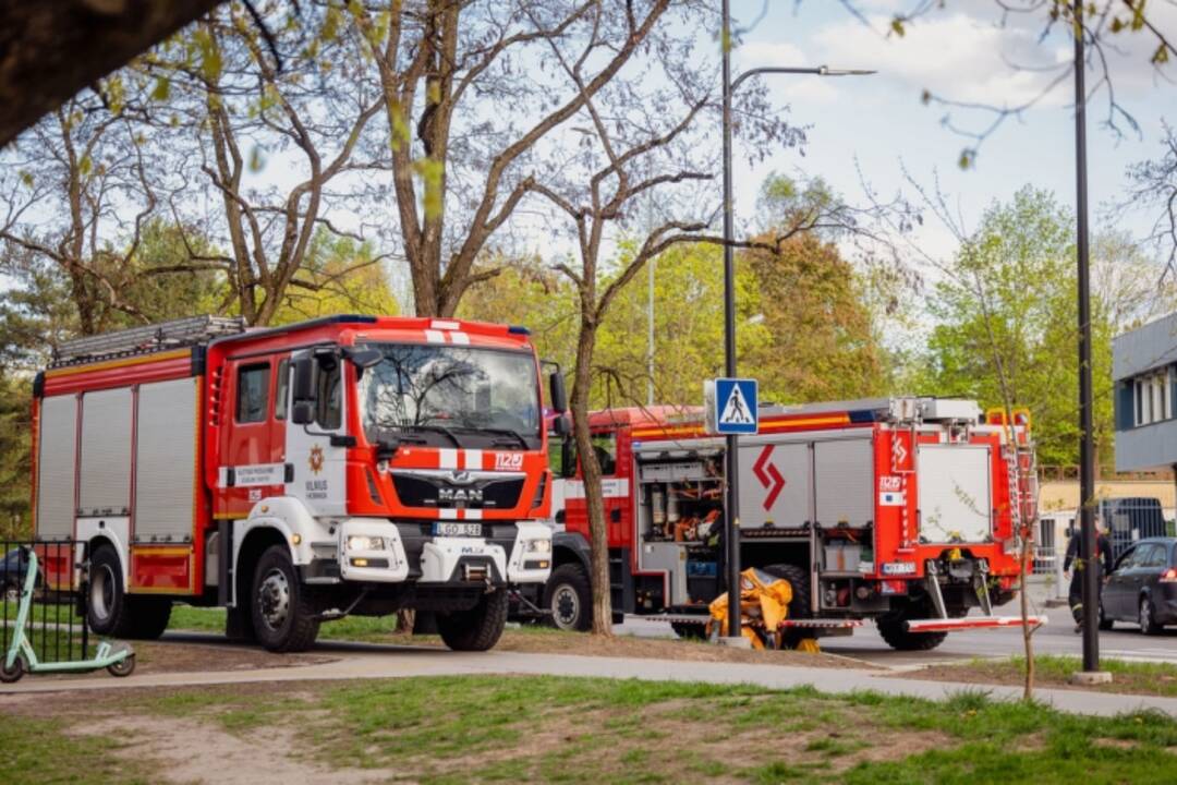 Iš progimnazijos teko evakuotis beveik 700 žmonių