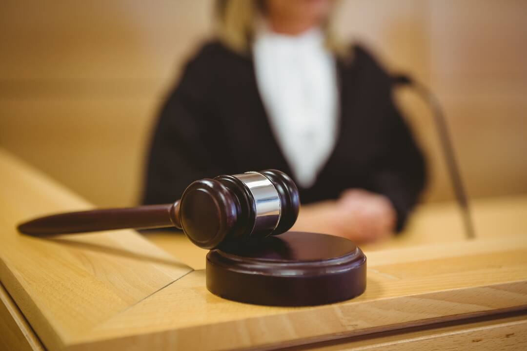 Teismui perduota baudžiamoji byla: Rusijos pilietis bandė nuskraidinti lėktuvą ir sraigtasparnį