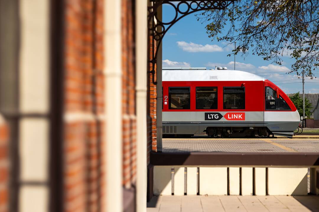 Keturioms dienoms bus stabdomas traukinių eismas atkarpoje Klaipėda–Plungė