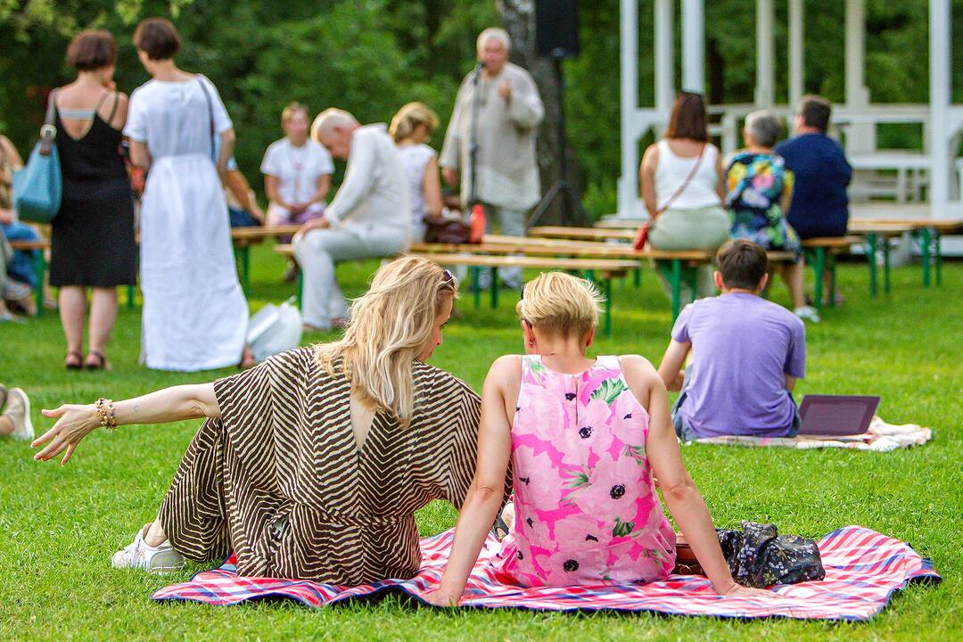 „Kvapų naktis“ VDU Botanikos sode