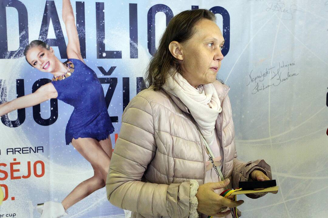 Čiuožėjų spaudos konferencija ant ledo