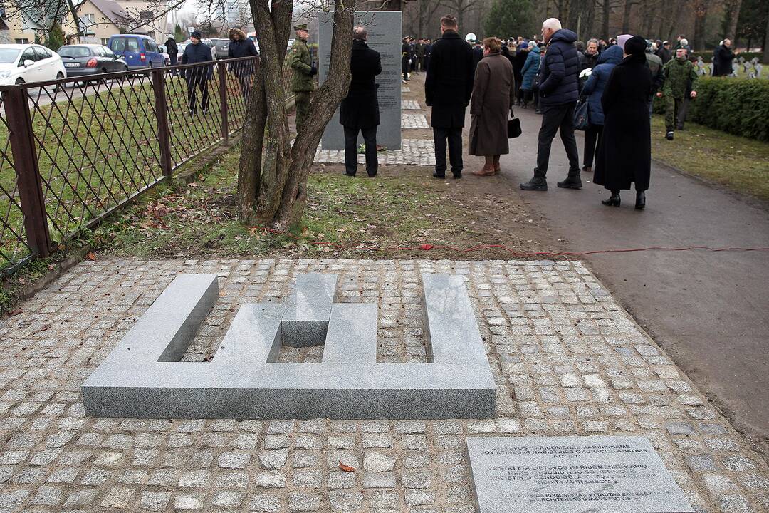 Memorialo žuvusiems karininkams atidengimas