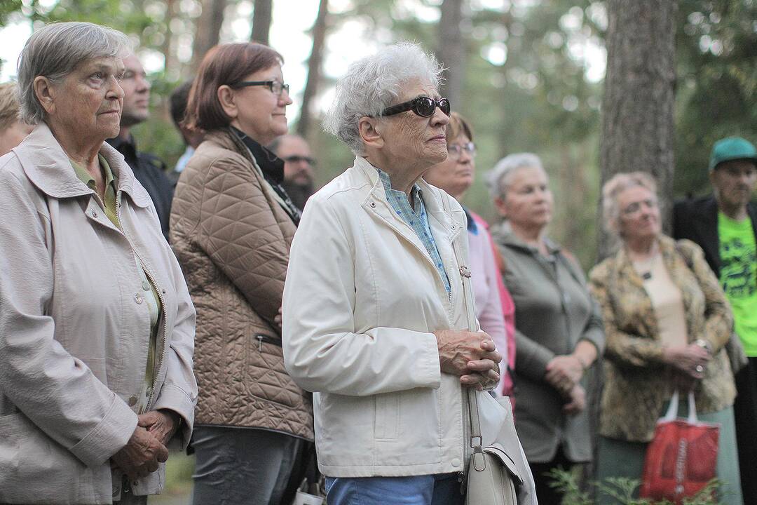 Fluxus Labas ekskursija po Petrašiūnų kapines