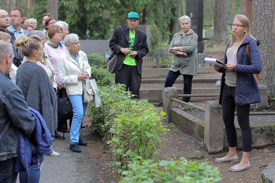 Fluxus Labas ekskursija po Petrašiūnų kapines
