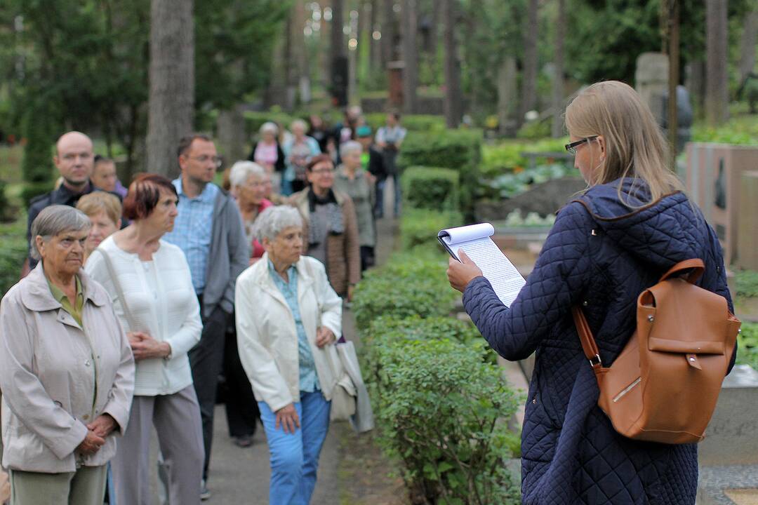 Fluxus Labas ekskursija po Petrašiūnų kapines