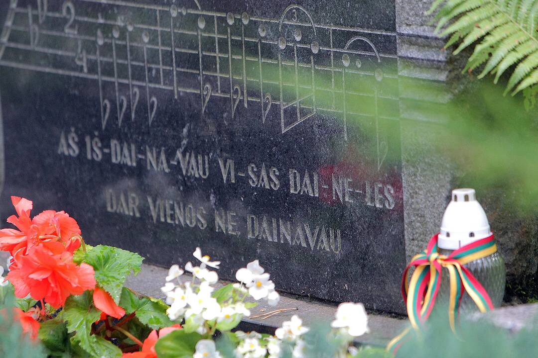 Fluxus Labas ekskursija po Petrašiūnų kapines
