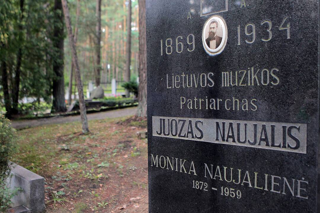 Fluxus Labas ekskursija po Petrašiūnų kapines