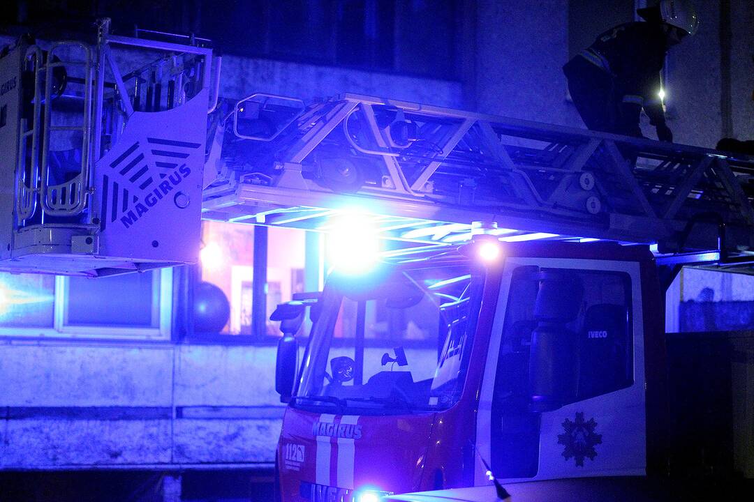 Ugniagesiai ir medikai skubėjo į Geležinio vilko gatvę