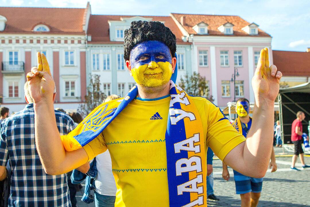 Vilnių užplūdo Ukrainos futbolo fanai
