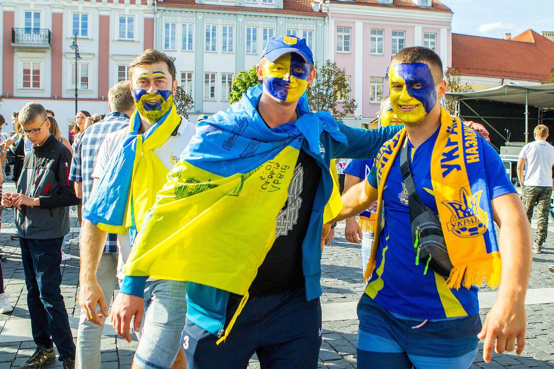 Vilnių užplūdo Ukrainos futbolo fanai