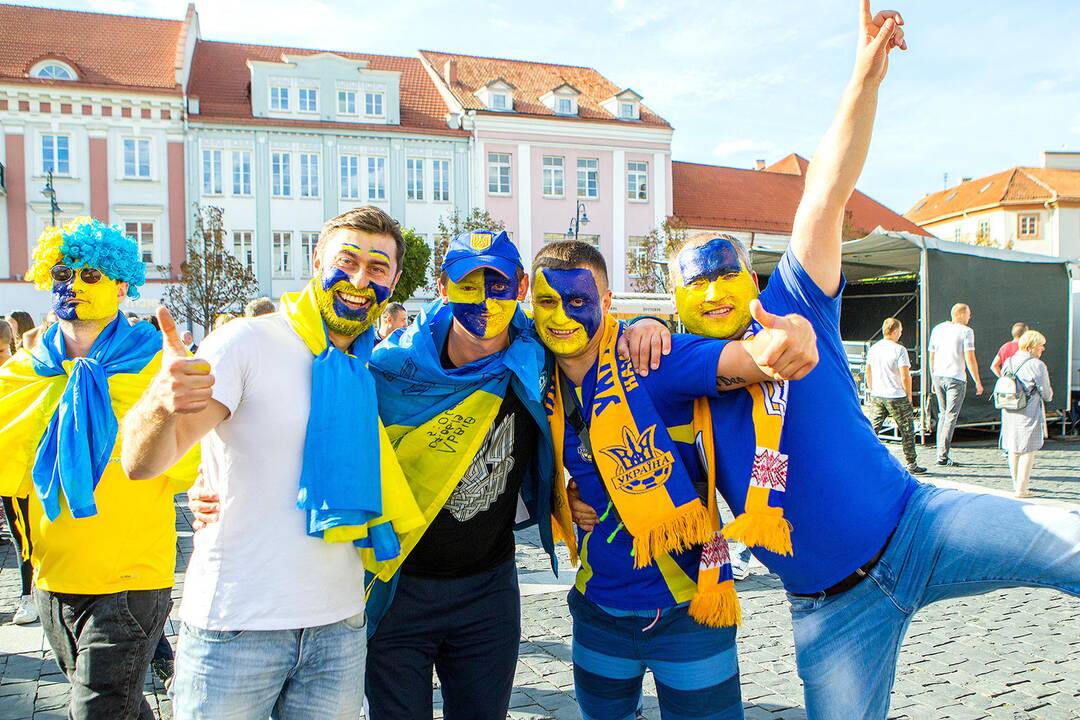 Vilnių užplūdo Ukrainos futbolo fanai