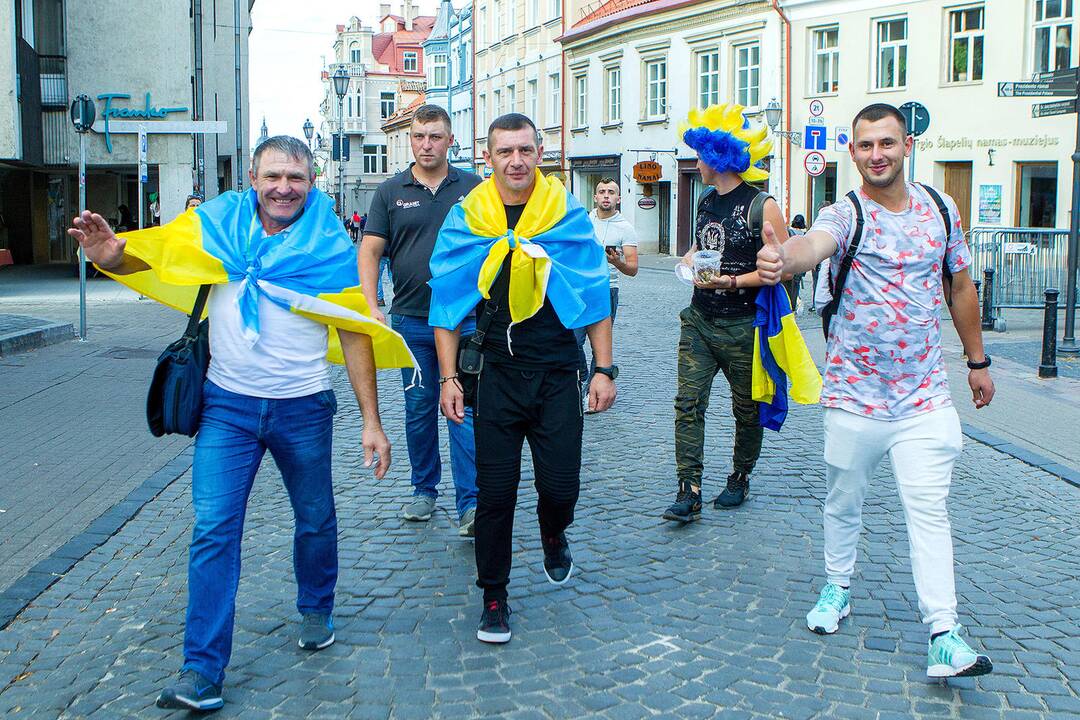 Vilnių užplūdo Ukrainos futbolo fanai