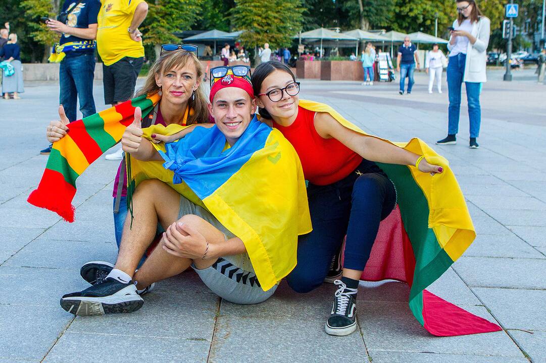 Vilnių užplūdo Ukrainos futbolo fanai