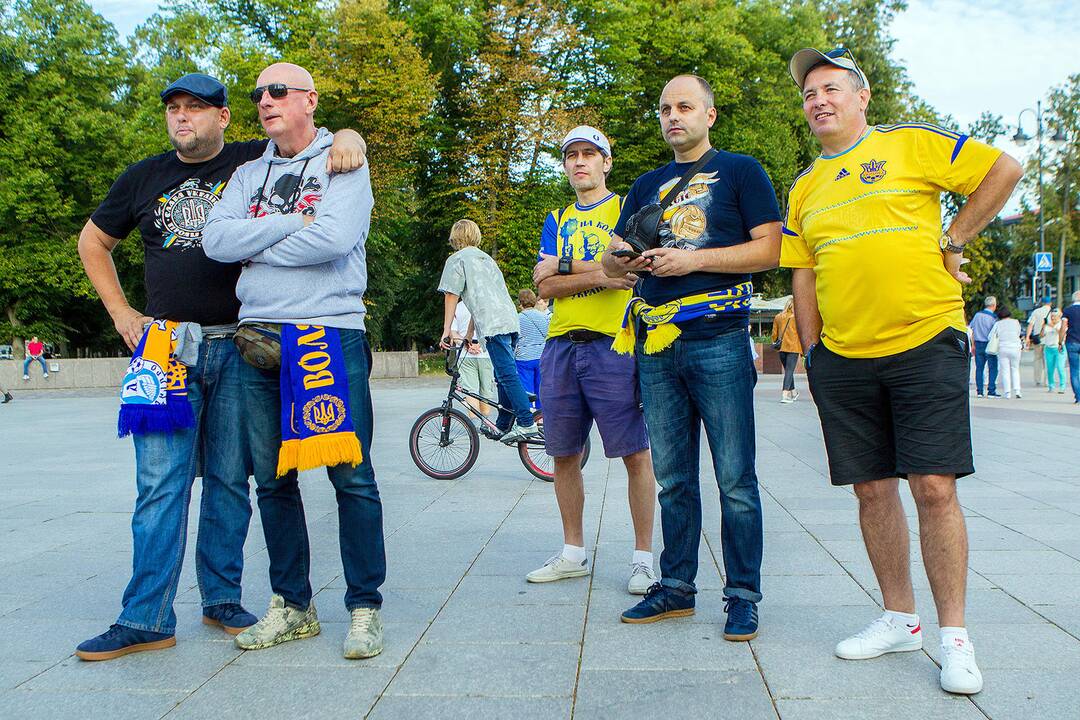 Vilnių užplūdo Ukrainos futbolo fanai