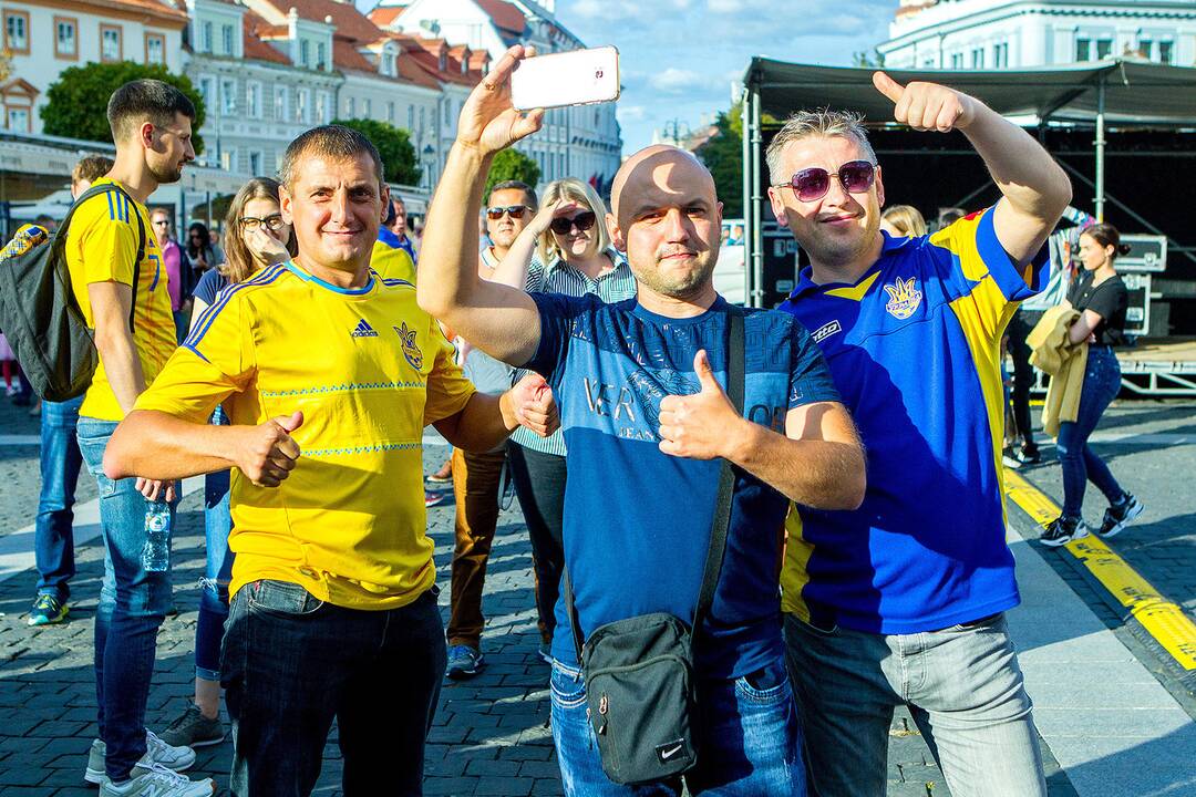 Vilnių užplūdo Ukrainos futbolo fanai