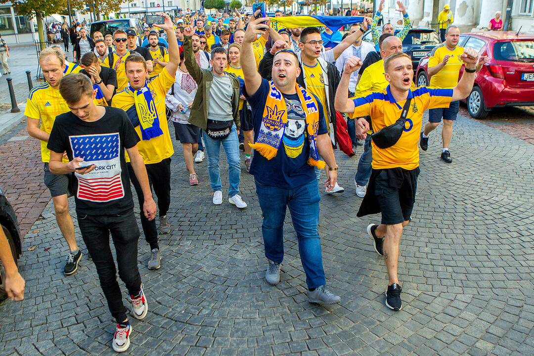 Vilnių užplūdo Ukrainos futbolo fanai