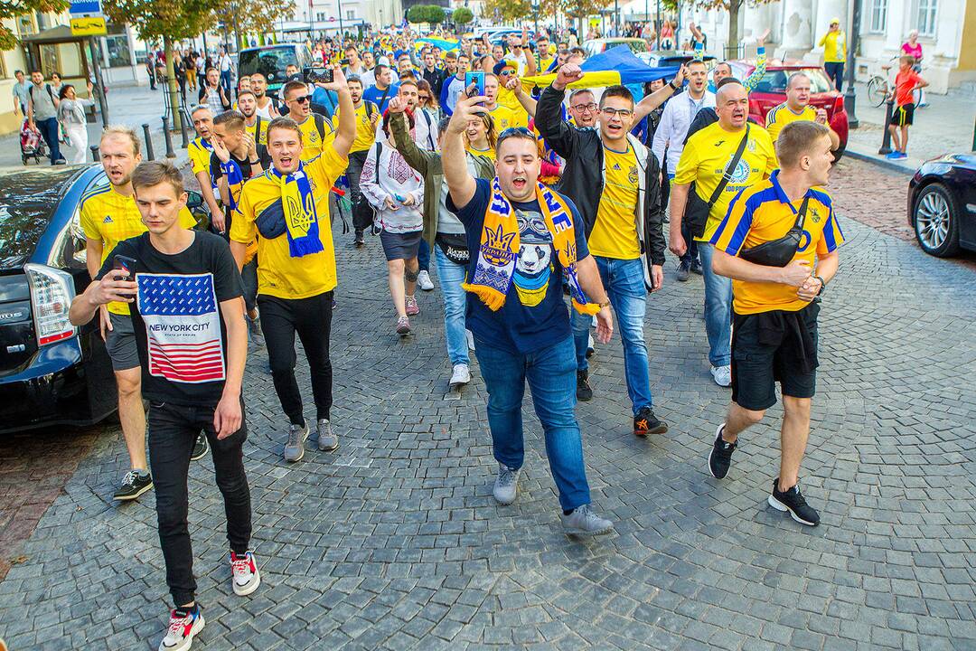 Vilnių užplūdo Ukrainos futbolo fanai